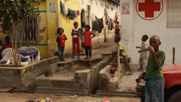 Prawo dziecka do specjalnej ochrony i pomocy ze strony państwa ze względu na czasowe lub stałe pozbawienie środowiska rodzinnego