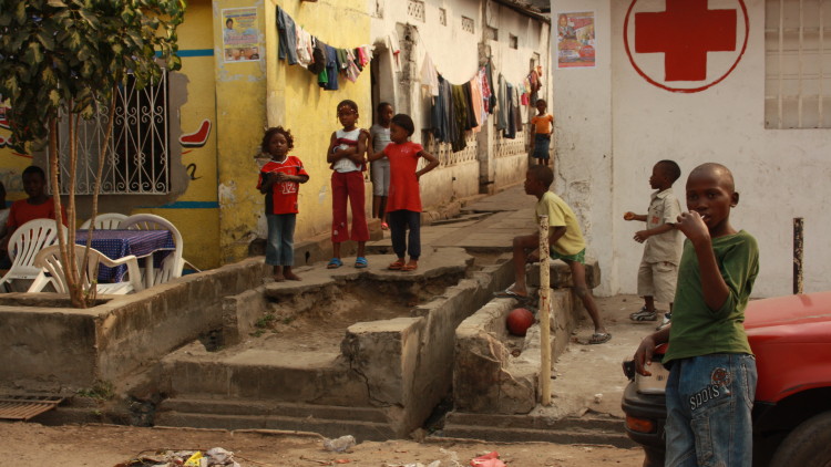 Prawo dziecka do specjalnej ochrony i pomocy ze strony państwa ze względu na czasowe lub stałe pozbawienie środowiska rodzinnego